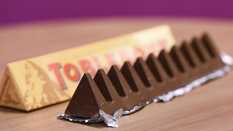H σοκολάτα Toblerone επιστρέφει στο κλασικό της σχήμα