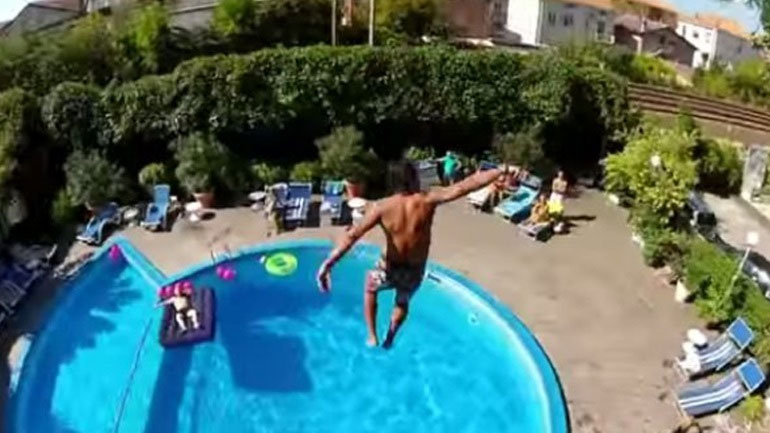 Ισπανία: Ανησυχία για το φαινόμενο «balconing» που προκαλεί εκ νέου θύματα στις Βαλεαρίδες Νήσους