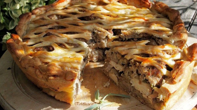 Κοτόπιτα με τυριά και μανιτάρια