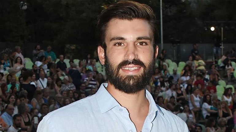 Ηλίας Γκότσης: Στο θέατρο με πρώην παίκτρια του Survivor 1