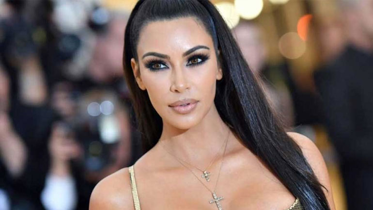 Η Kim Kardashian στα δικαστήριο! – Έκλεψε το λογότυπο για το νέο της άρωμα! Η Kim Kardashian στα δικαστήριο! – Έκλεψε το λογότυπο για το νέο της άρωμα!