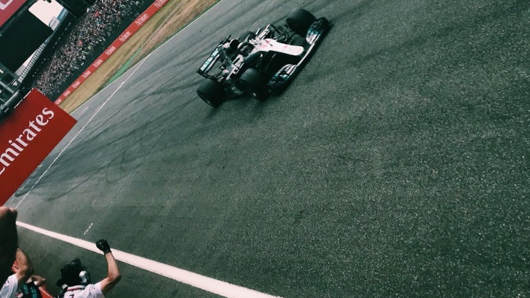 Formula 1: Απρόσμενη νίκη για τον Hamilton στη Γερμανία – Εγκατέλειψε ο Vettel