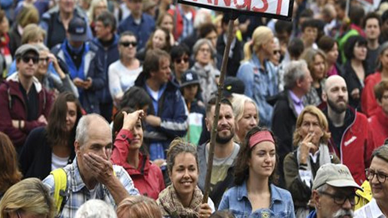 Γερμανία: 25.000 διαδηλωτές διαμαρτυρήθηκαν για τη στάση των Βαυαρών συμμάχων της Μέρκελ στο μεταναστευτικό