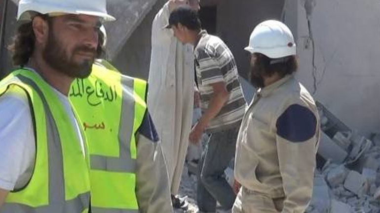 Εκατοντάδες μέλη των Λευκών Κρανών και οι οικογένειές τους απομακρύνθηκαν από τη Συρία