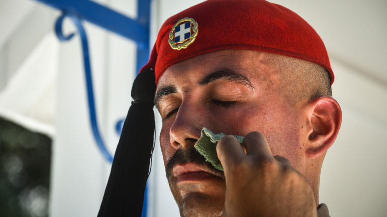 Ίδρωσε και ο τσολιάς