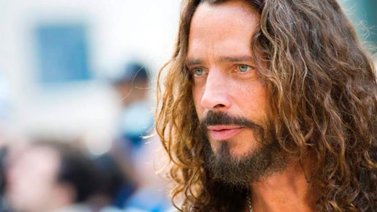 Άγαλμα του Κρις Κορνέλ σε μουσείο του Σιάτλ