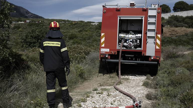 Μυτιλήνη: Έσβησε η φωτιά που έκαιγε δασική και αγροτική έκταση