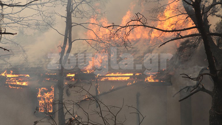Μάχη με τις φλόγες στην Κινέτα