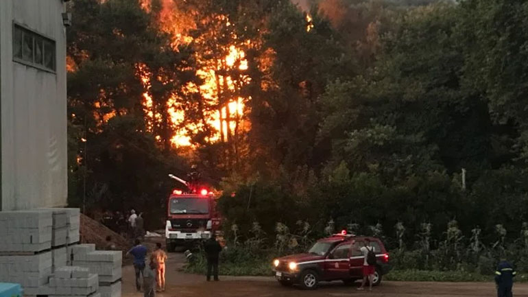 Χανιά: Σε εξέλιξη η πυρκαγιά στην περιοχή Κακόπετρο