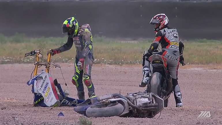 Η πιο διαλυμένη αγωνιστική Yamaha R1 που έχετε δει