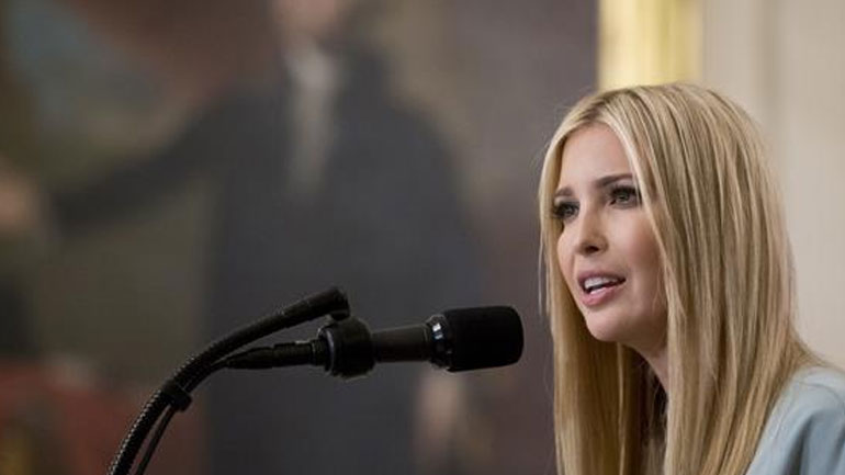 Η Ιβάνκα Τραμπ βάζει λουκέτο στην εταιρεία που διατηρεί με ρούχα για να επικεντρωθεί στα καθήκοντά της στον Λευκό Οίκο