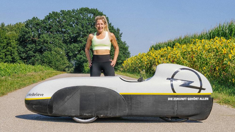 Γυναίκα ετοιμάζεται να σπάσει ένα μοναδικό ρεκόρ