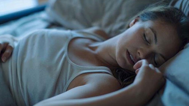 Tροφές που βοηθούν να έχετε καλύτερο βραδινό ύπνο