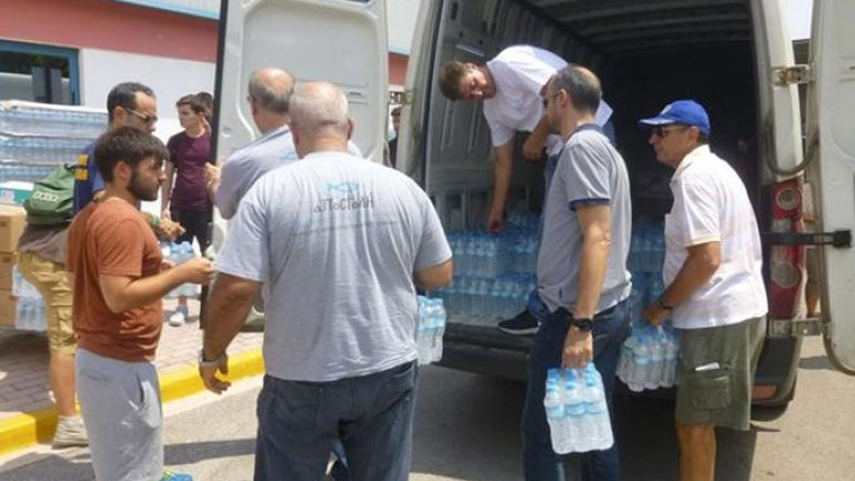 Σταματά η συγκέντρωση ειδών πρώτης ανάγκης στον Πειραιά, για τους πληγέντες λόγω υπερπροσφοράς