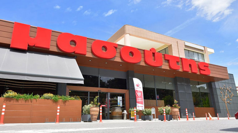 Στο πλευρό των πληγέντων από τις φονικές πυρκαγιές και ο Μασούτης