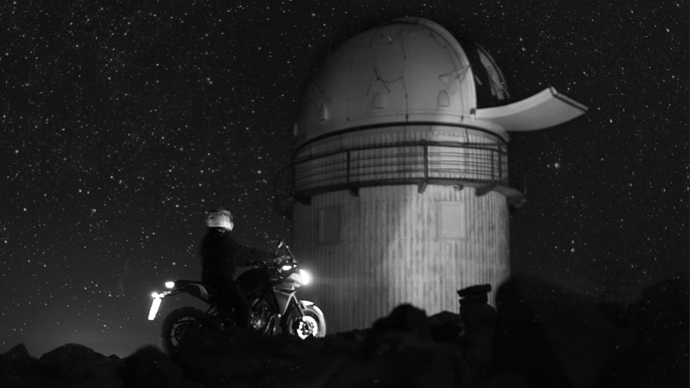 Μοτοεξορμώντας στο Αστεροσκοπείο του Σκίνακα