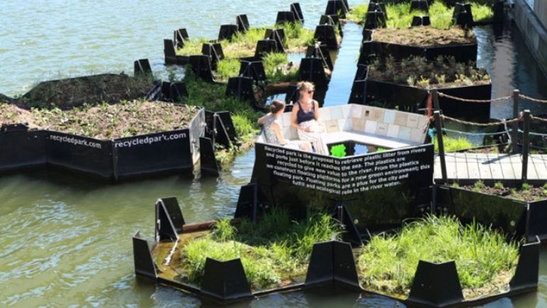 Ένα πλωτό πάρκο από πλαστικά απορρίμματα σε ποταμούς