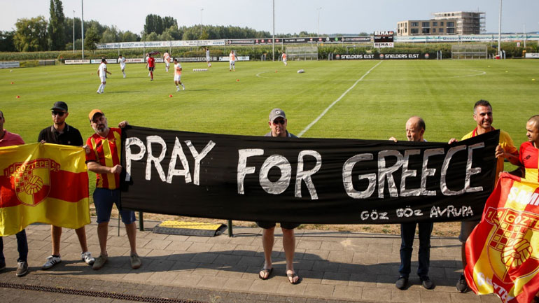 Tα συγκινητικά πανό των παικτών και των οπαδών της Γκεζτέπε για την Ελλάδα