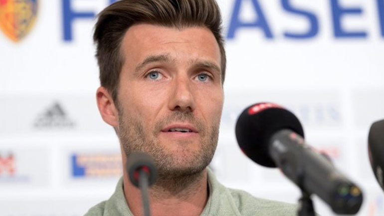 Τέλος από τον πάγκο της Βασιλείας ο Βίκι