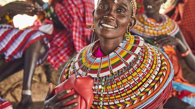 Loewe: Νέα exclusive σειρά με τις tan Elephant bags για έναν ιερό σκοπό!