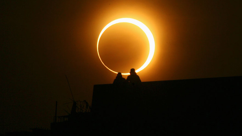 Η μεγαλύτερη σεληνιακή έκλειψη του 21ου αιώνα! Η μεγαλύτερη σεληνιακή έκλειψη του 21ου αιώνα!