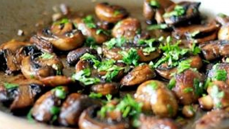 Μανιτάρια με φέτα και κρασί