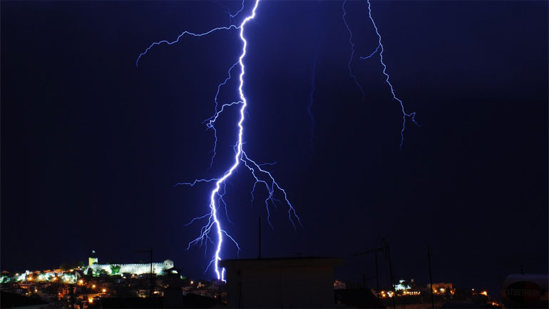 Βροχές και τοπικά ισχυρές καταιγίδες την Κυριακή στον Νομό Αττικής