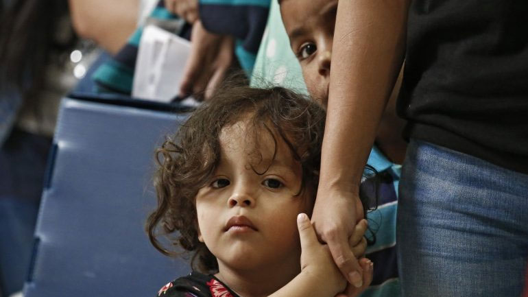 ΗΠΑ: Δικαστής απαιτεί να βρεθούν οι γονείς εκατοντάδων παιδιών οικογενειών που χωρίστηκαν στα σύνορα