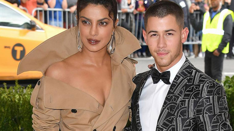 Αρραβωνιάστηκαν έπειτα από δύο μήνες σχέση ο Νικ Τζόνας και η Πριγιάνκα Τσόπρα