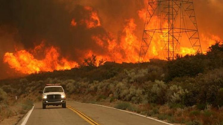 ΗΠΑ: 7.000 άνθρωποι απομακρύνθηκαν από τα σπίτια τους λόγω των πυρκαγιών