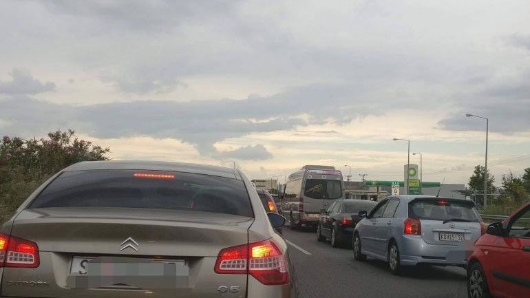 Επιστρέφουν οι εκδρομείς από τη Χαλκιδική λόγω βροχής – Αυξημένη κίνηση