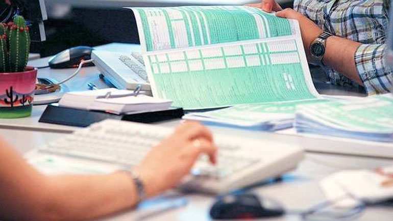 Τη Δευτέρα εκπνέει η προθεσμία υποβολής των φορολογικών δηλώσεων