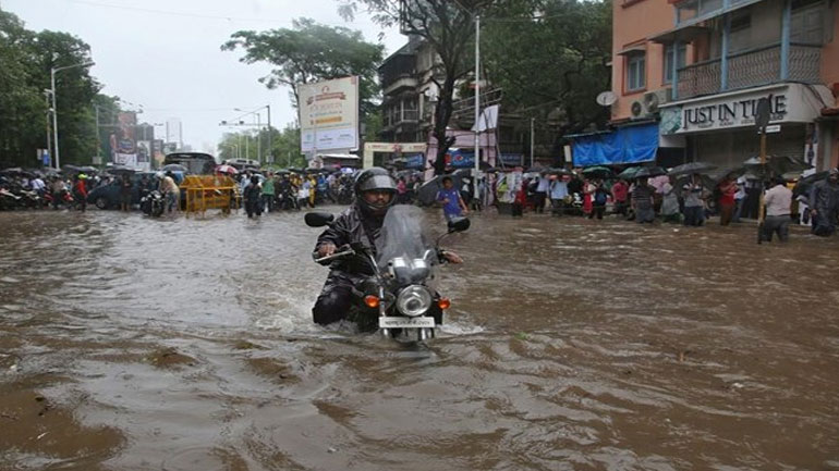 Ινδία: Καταρρακτώδεις βροχές πλήττουν το βόρειο τμήμα της χώρας – 49 νεκροί