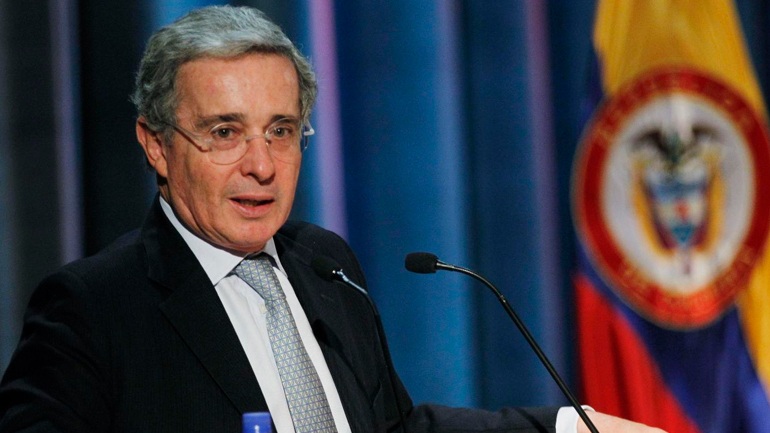 Κολομβία: Ο πρώην πρόεδρος Ουρίμπε αρνείται την κατηγορία πως αποπειράθηκε να επηρεάσει μάρτυρες