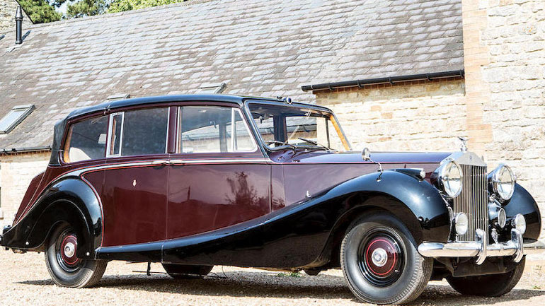 Σε δημοπρασία βγαίνουν τον Σεπτέμβριο αυτοκίνητα που χρησιμοποίησε η βασίλισσα Ελισάβετ