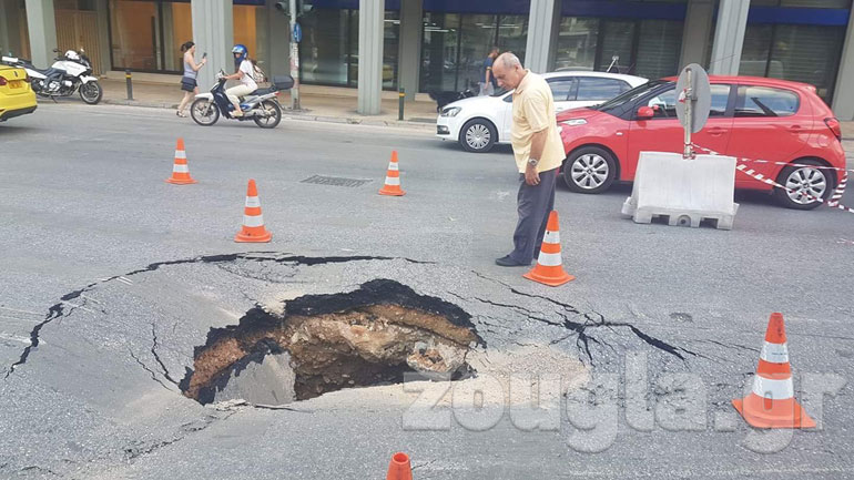 Καθίζηση υπέστη η Λεωφόρος Μεσογείων από την κακοκαιρία της Κυριακής
