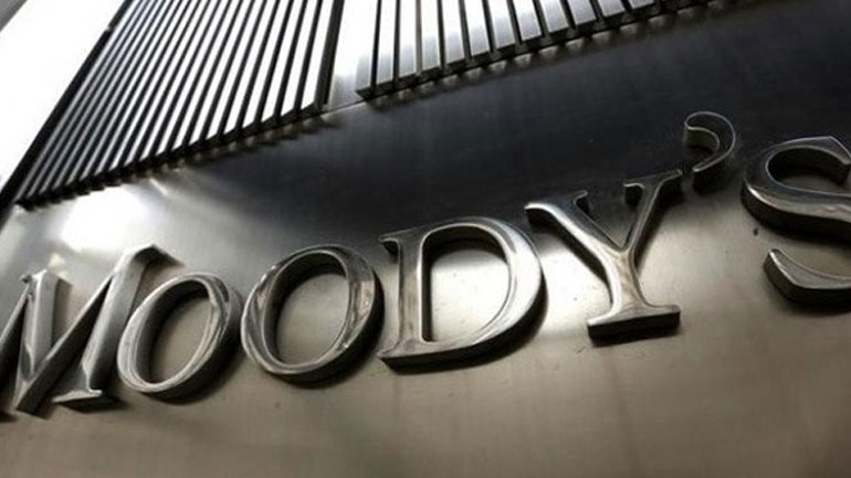 Μoody’s: «Credit positive» για τις ελληνικές τράπεζες