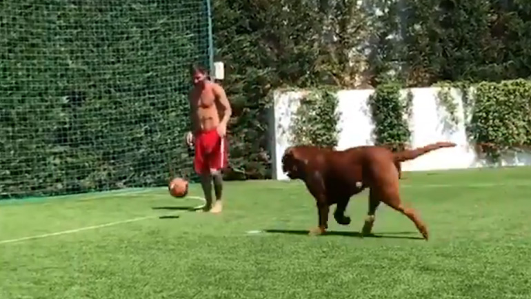 Ο Μέσι τρολάρει τον σκύλο του!