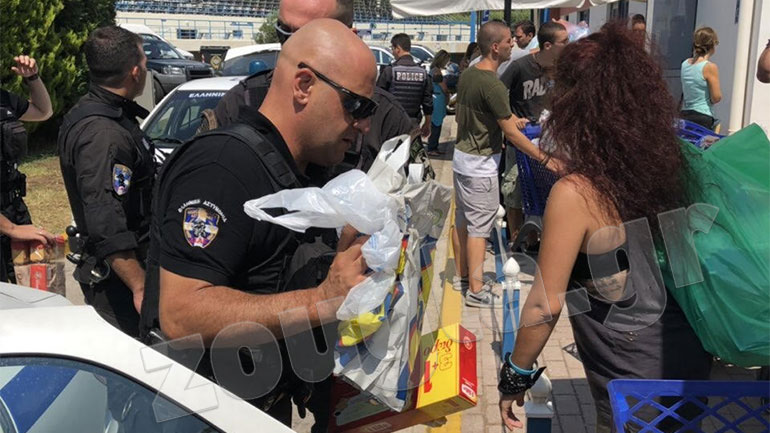 Προσφορά αγάπης στους πληγέντες των πυρκαγιών από αστυνομικούς της ΔΙΑΣ