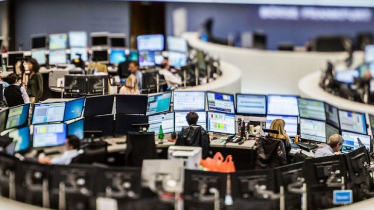 Αρνητικές τάσεις στις ευρωαγορές – Οριακά ανοδικά το ευρώ έναντι του δολαρίου