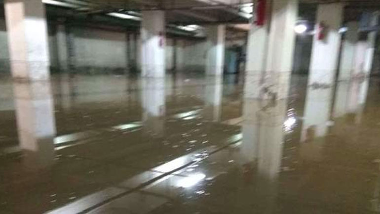 Πλημμύρισε και το πάρκινγκ της Ένωσης Περιφερειών Ελλάδας από τη νεροποντή