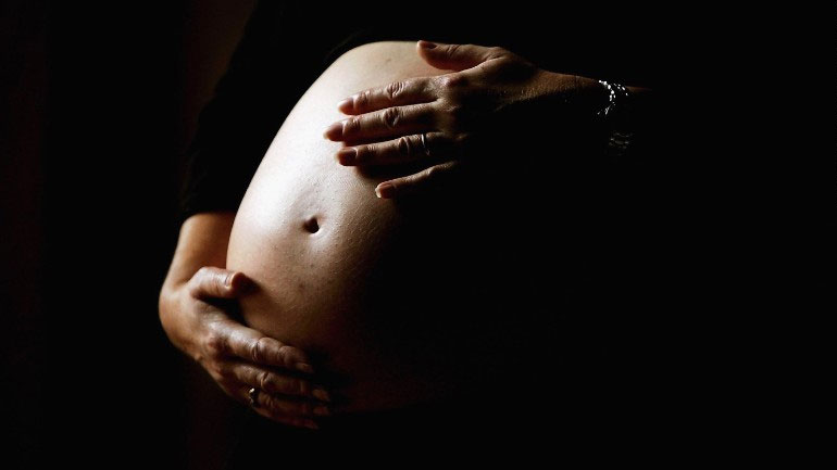 Η κατανάλωση αλκοόλ από τη μητέρα ενόσω θηλάζει, εγκυμονεί κινδύνους για τον εγκέφαλο του παιδιού