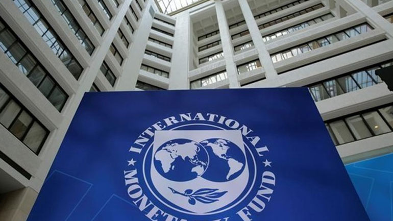 Μείωση συντάξεων-αφορολόγητου και βιωσιμότητα του ελληνικού χρέους θέτει το ΔΝΤ στη νέα του έκθεση