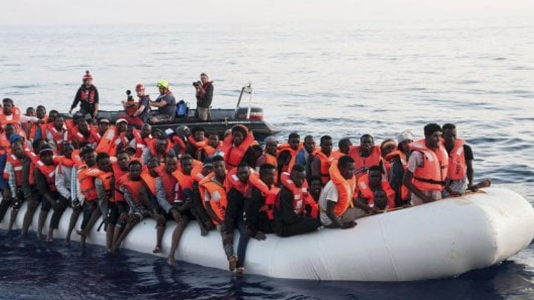 La Repubblica: «Ιταλικό πλοίο μετέφερε στην Λιβύη διασωθέντες» – H κυβέρνηση το διαψεύδει