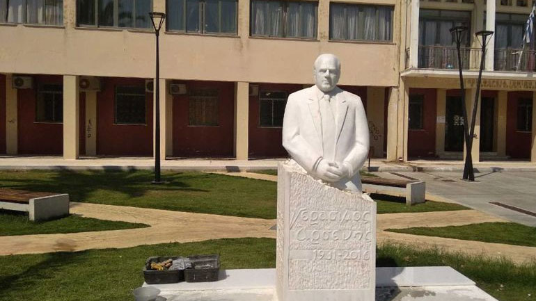 Κεφαλονιά: Τοποθετήθηκε ο ανδριάντας του Γεράσιμου Αρσένη