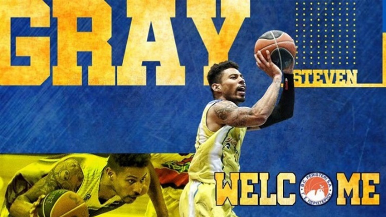 Ο Στίβεν Γκρέι στο Περιστέρι