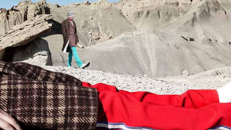 Η νέα καμπάνια του οίκου Calvin Klein θα σας ταξιδέψει σε άλλο κόσμο!