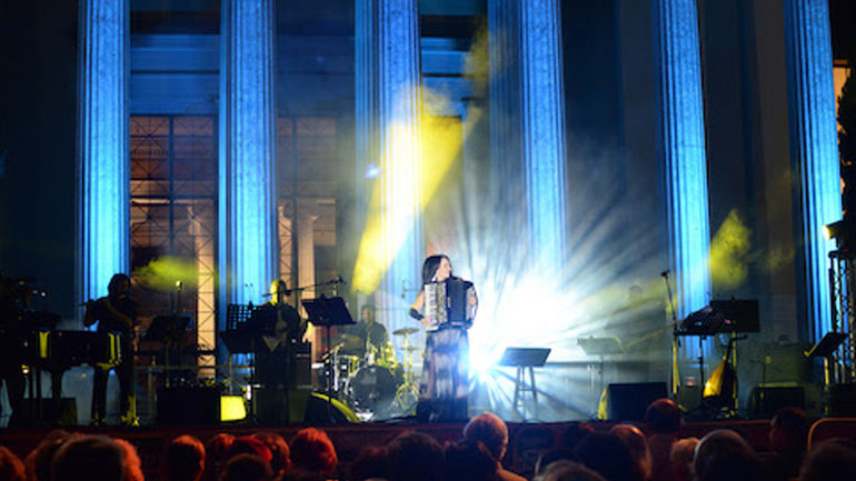 Η καρδιά της Αθήνας «ταξίδεψε» με τις μελωδίες της Ζωής Τηγανούρια!