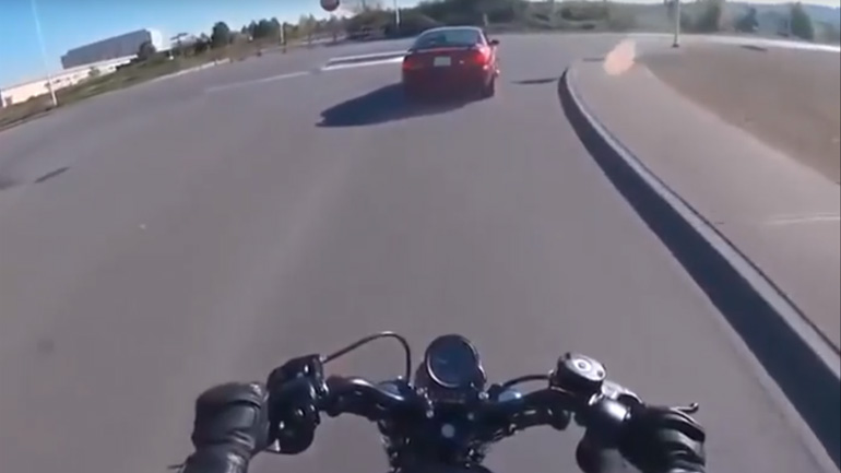 Η μητέρα του τον προειδοποίησε για τους ηλίθιους οδηγούς