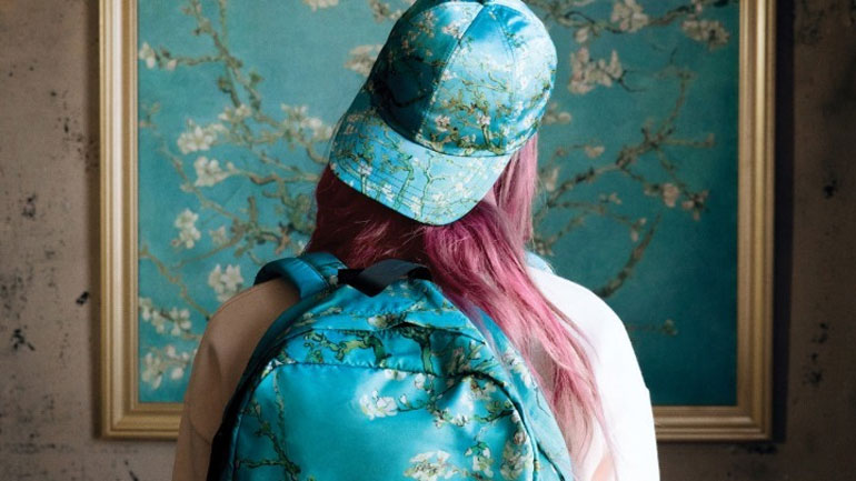 Βαν Γκογκ … σε σνίκερς, μπάκπακ και καπέλα